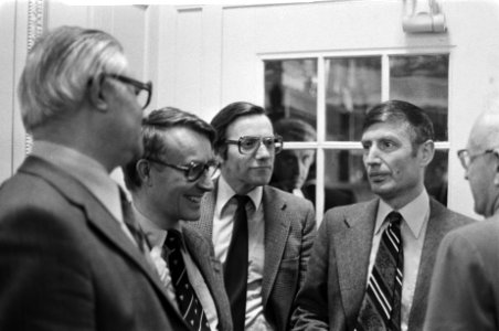 Minister Van Agt (KVP), minister Gruijters (D66) en kamerlid De Bekker (KVP), Bestanddeelnr 929-0557