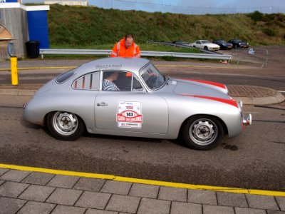 Nationale oldtimerdag Zandvoort 2010, 1964 PORSCHE SC 1600, AE-91-80 pic2