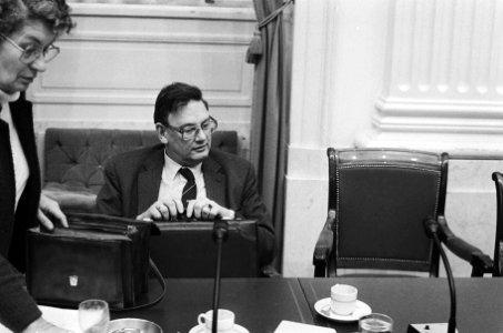 Minister Van Aardenne in Tweede Kamer bij commissievergadering, Bestanddeelnr 933-1765