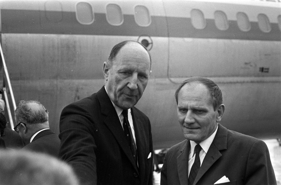 Minister van Buitenlandse Zaken van Joegoslavië, Mirko Tepavac arriveert op Schi, Bestanddeelnr 923-6193
