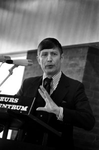 Minister Van Agt tijdens de openingsrede, Bestanddeelnr 927-9917