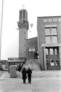 Minister van Binnenlandse Zaken mr Toxopeus opende nieuw stadhuis te Hengelo S, Bestanddeelnr 915-4957