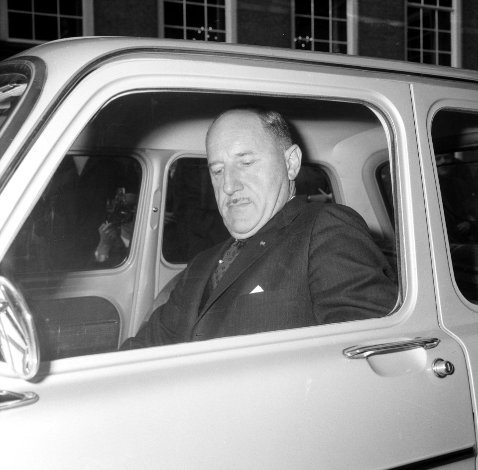 Minister van Buitenlandse Zaken Joseph Luns (KVP) arriveert voor de laatste zitt, Bestanddeelnr 919-6826