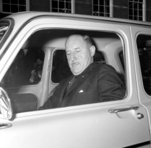 Minister van Buitenlandse Zaken Joseph Luns (KVP) arriveert voor de laatste zitt, Bestanddeelnr 919-6826