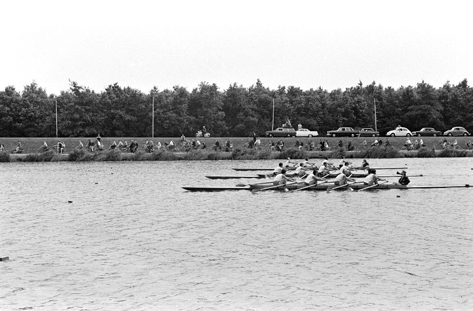 Nationale Roeikampioenschappen op de Bosbaan te Amsterdam Finish dames dubbel vi, Bestanddeelnr 920-5285