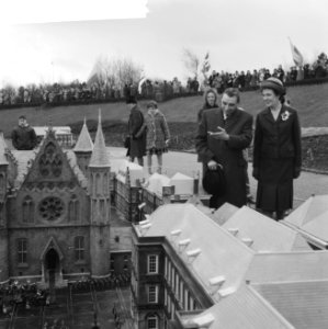 Minister Van Aartsen opent Madurodam, Bestanddeelnr 913-7247