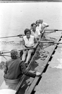 Nationale Roeikampioenschappen op de Bosbaan te Amsterdam De Vliet won dames vie, Bestanddeelnr 920-5279