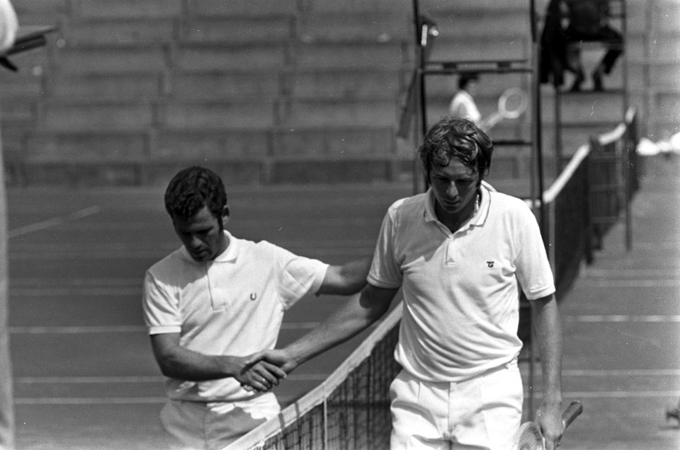 Nationale tenniskampioenschappen, Scheveningen Fleury (rechts) wordt gefelicite, Bestanddeelnr 923-7443