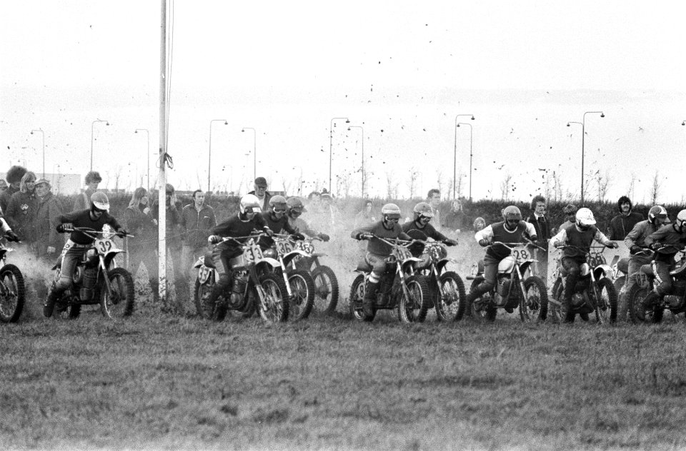 Nationale team, Motorcross op nieuw circuit in Amsterdam West start van de wed, Bestanddeelnr 927-5887