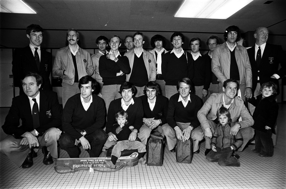 Nationale hockeyploeg (heren) naar WK Argentinie de hele selectie op Schiphol, Bestanddeelnr 929-6248