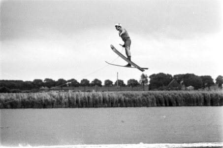 Nationale kampioenschappen waterskien in Anna Paulowna Jo Slot kampioen op de , Bestanddeelnr 929-8203