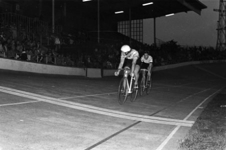 Nationale kampioenschappen wielrennen in Utrecht Lou Veldt wint sprintfinale, 2, Bestanddeelnr 929-2940