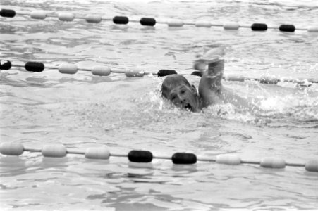 Nationale kampioenschappen zwemmen, Leeuwarden Ton van Klooster in aktie 800 me, Bestanddeelnr 923-6816
