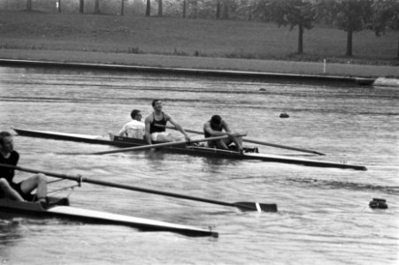 Nationale roeikampioenschappen Bosbaan. Laga twee met stuurman, met W.T. Grothu…, Bestanddeelnr 923-7470