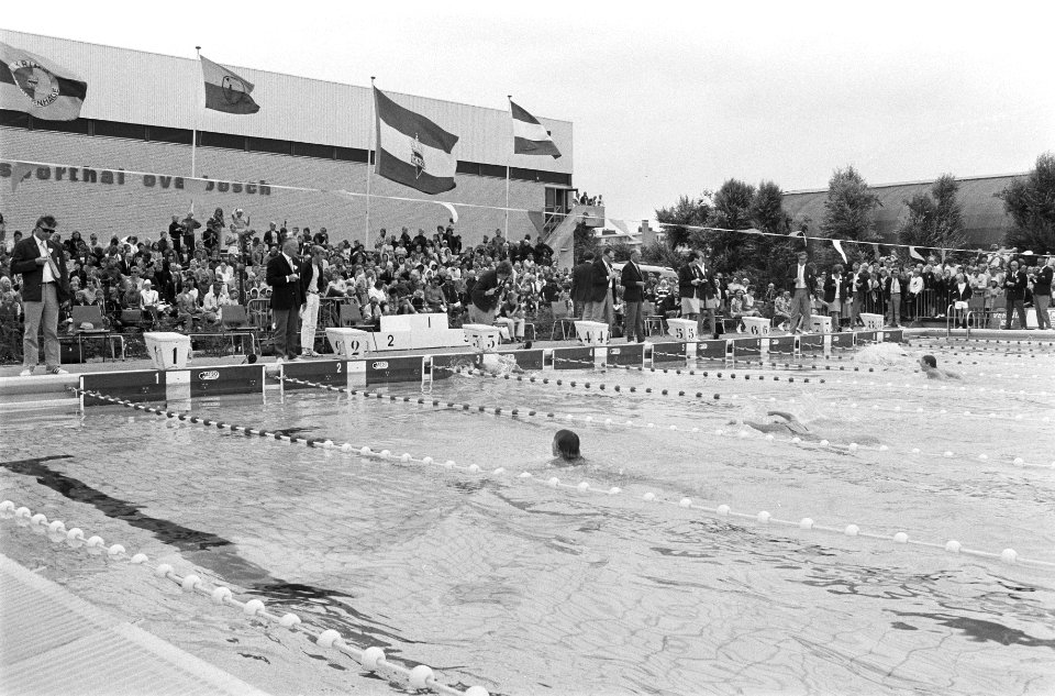 Nationale kampioenschappen zwemmen te Den Haag in zwembad Overbosch, zwembad Ove, Bestanddeelnr 924-7641