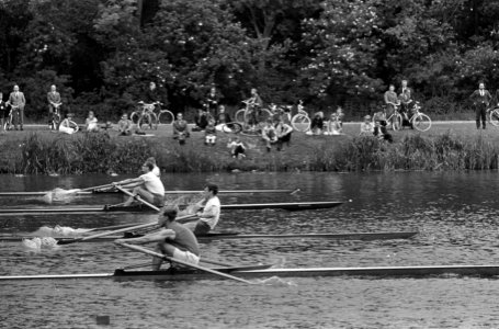 Nationale roeiwedstrijden Bosbaan, start Heren Skiff, op voorgrond Jan Wienese (, Bestanddeelnr 919-2251