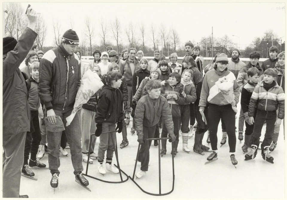 Nationale Schaatsvierdaagse met rechts Yvonne van Gennip. NL-HlmNHA 54022964 01