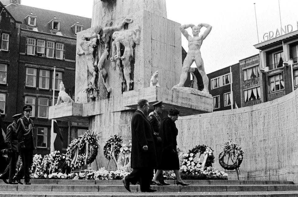 Nationale Herdenking gevallenen op de Dam bij het Nationaal Monument Koningin J, Bestanddeelnr 915-1181