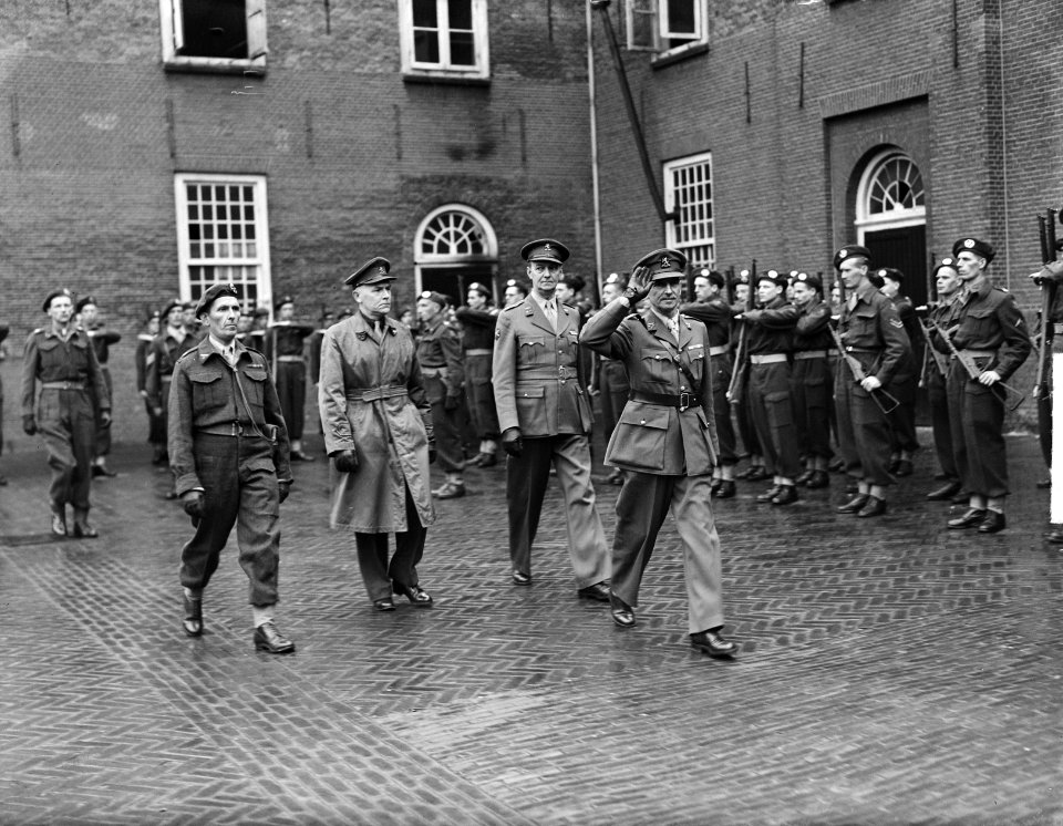 Nationale reserve defile in Den Haag, Bestanddeelnr 903-9356