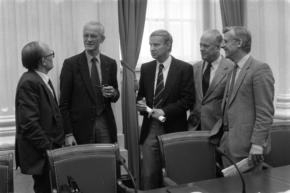 Nationale Ombudsman, prof. Rang (l) samen met substituut-Ombudsman Van Ee (r) in, Bestanddeelnr 933-0764