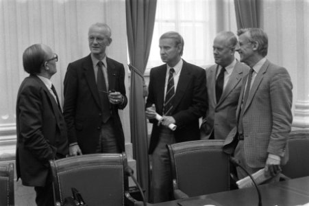 Nationale Ombudsman, prof. Rang (l) samen met substituut-Ombudsman Van Ee (r) in, Bestanddeelnr 933-0764