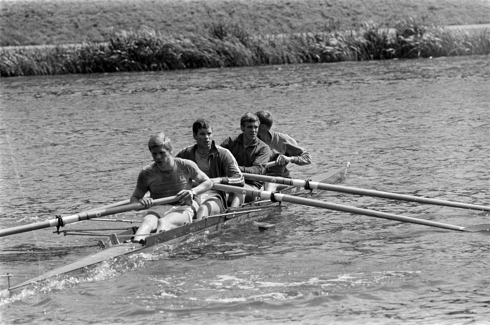 Nationale roeiwedstrijden op Bosbaan ploeg van Dudoc van Heel winnaar elite vie, Bestanddeelnr 927-2445