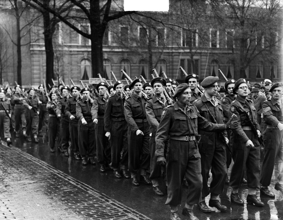 Nationale Reserve defile in Den Haag, Bestanddeelnr 903-9352