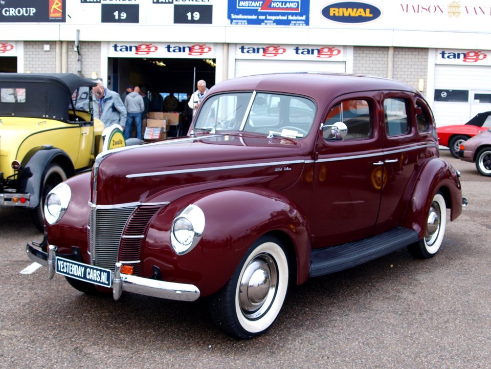 Nationale oldtimerdag Zandvoort 2010, FORD DELUXE