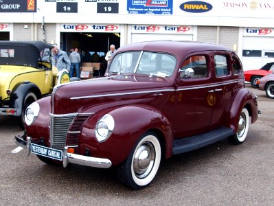 Nationale oldtimerdag Zandvoort 2010, FORD DELUXE