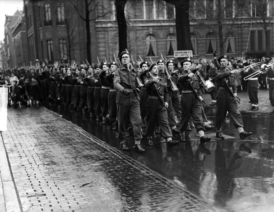 Nationale reserve defile in Den Haag, Bestanddeelnr 903-9354