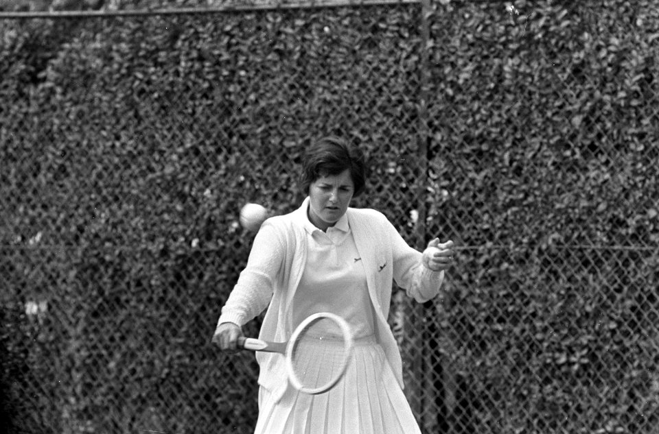 Nationale Tenniskampioenschappen te Scheveningen. Els Veentjes (Spruyt) in aktie, Bestanddeelnr 920-5783