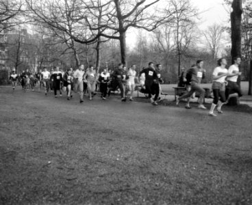 Nationale Kerst Veldloop HDZ in Vondelpark. Start drie kilometer voor honderd lo, Bestanddeelnr 918-6092