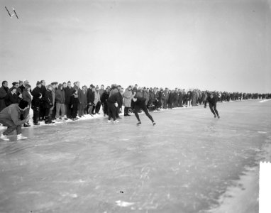 Nationale langebaanwedstrijden in Jorword (Fr.) Ard Schenk in actie op 500 meter, Bestanddeelnr 917-2882