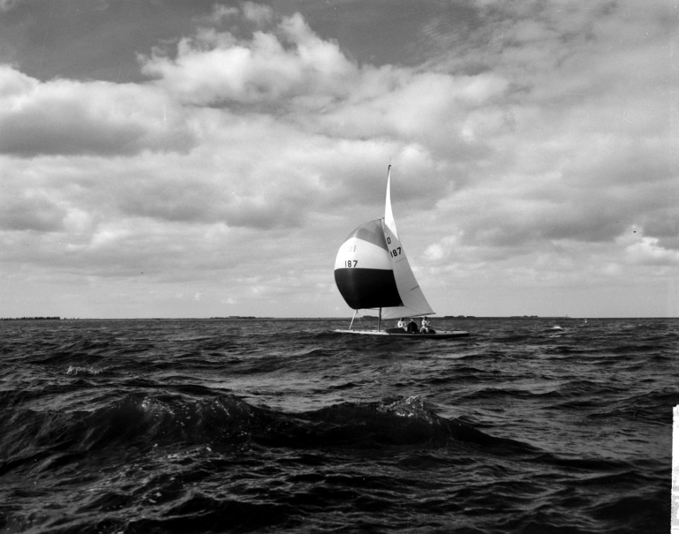 Nationale kampioenszeilenwedstrijden op het IJsselmeer voor Medemblik, de zeiler, Bestanddeelnr 916-8742