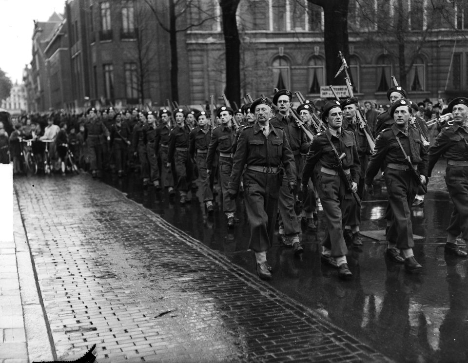 Nationale reserve defile in Den Haag, Bestanddeelnr 903-9353