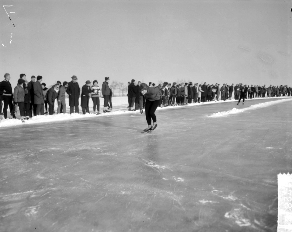 Nationale langebaanwedstrijden in Jorword (Fr.) Ard Schenk in actie op 500 meter, Bestanddeelnr 917-2878