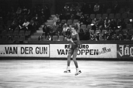 Nationale kampioenschappen kunstrijden, Den Haag Anne Marie Verlaan in aktie, Bestanddeelnr 928-3437