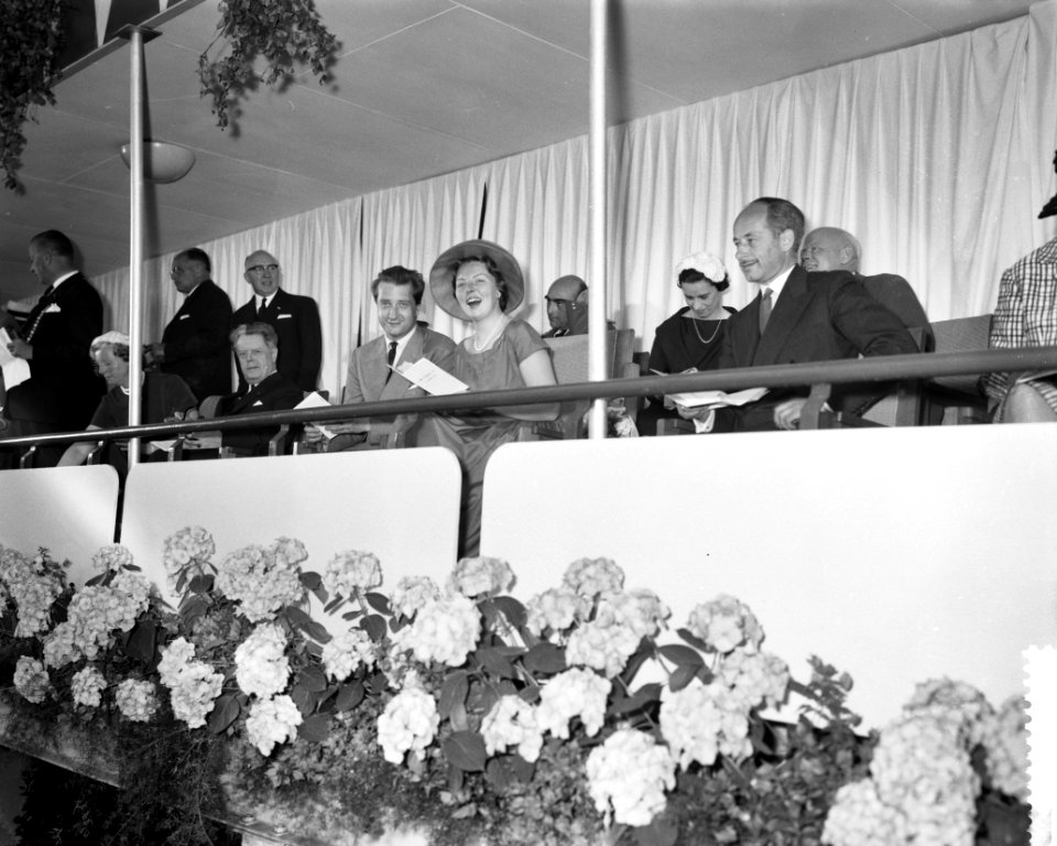 Nationale manifestatie van de Mobiele Brigade in Utrech Prinses Beatrix en Prins, Bestanddeelnr 911-3211