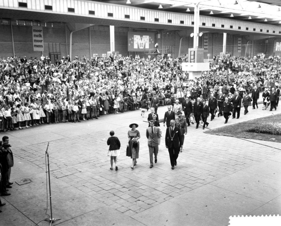 Nationale manifestatie van de Mobiele Brigade in Utrech vlnr jhr De Ronitz , Bestanddeelnr 911-3203