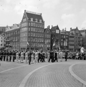 Nationale herdenking op de Dam, kranslegging, Bestanddeelnr 916-3877