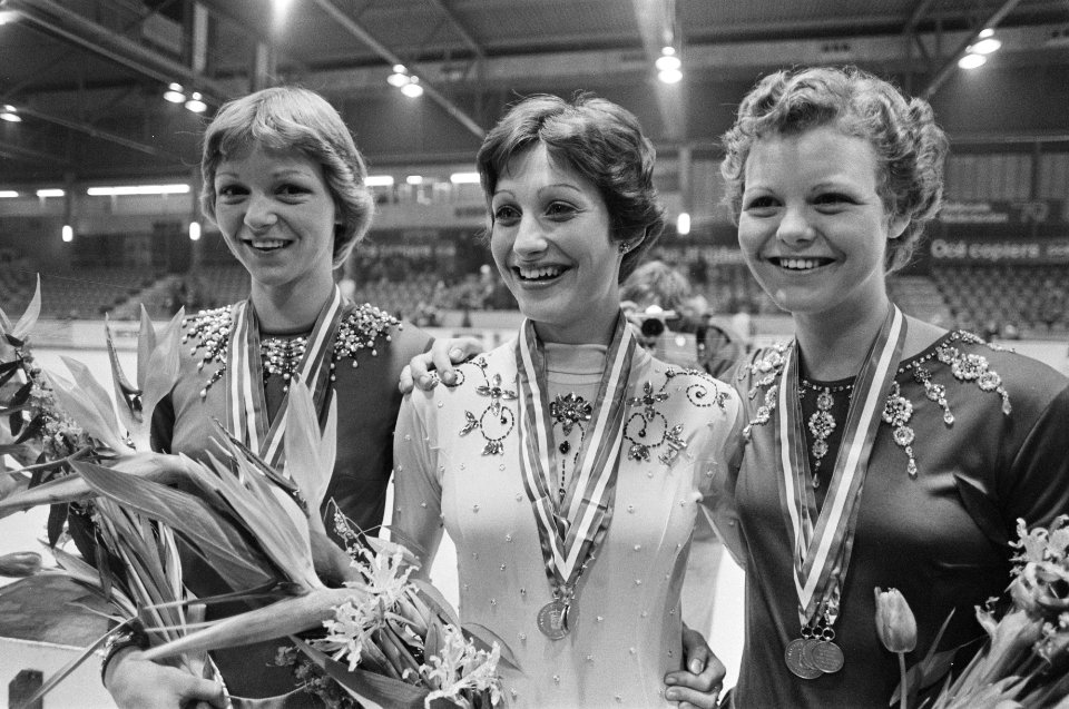 Nationale kampioenschappen kunstrijden, Den Haag v.l.n.r. Anne Marie Verlaan (, Bestanddeelnr 928-3433