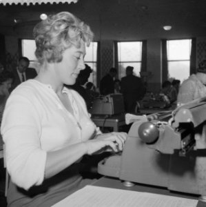 Nationale kampioenschap machineschrijven in de Houtrusthallen te Den Haag, Bestanddeelnr 910-7091