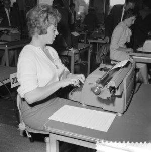 Nationale kampioenschap machineschrijven in de Houtrusthallen te Den Haag, Bestanddeelnr 910-7090