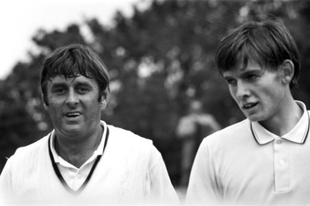 Nationale Tenniskampioenschappen te Scheveningen, Van Eysen (links) en Sanders (, Bestanddeelnr 925-8090