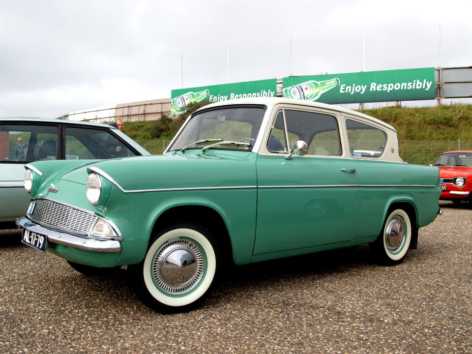 Nationale oldtimerdag Zandvoort 2010, 1960 FORD 105E ANGLIA, AL-17-79 pic3