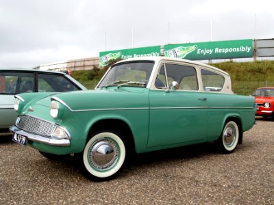 Nationale oldtimerdag Zandvoort 2010, 1960 FORD 105E ANGLIA, AL-17-79 pic3