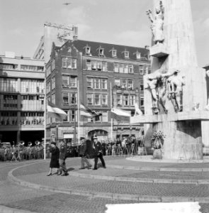 Nationale herdenking op de Dam, kranslegging, Bestanddeelnr 916-3874