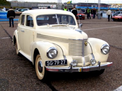 Nationale oldtimerdag Zandvoort 2010, 1950 OPEL KAPITAN pic4