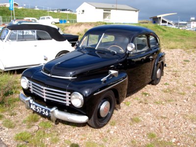 Nationale oldtimerdag Zandvoort 2010, 1953 VOLVO PV 444 D, AE-57-56 pic2