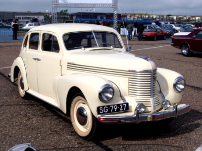 Nationale oldtimerdag Zandvoort 2010, 1950 OPEL KAPITAN pic6